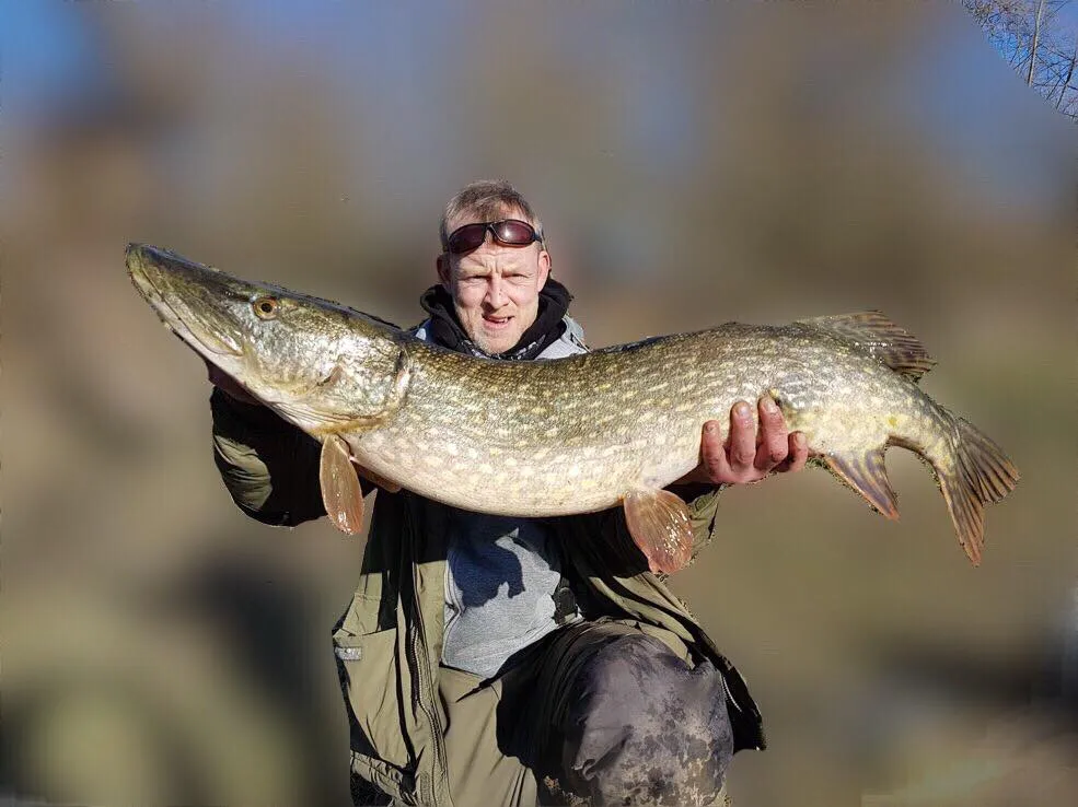 David Reynolds holding his 22lb 4oz lure-caught club record pike